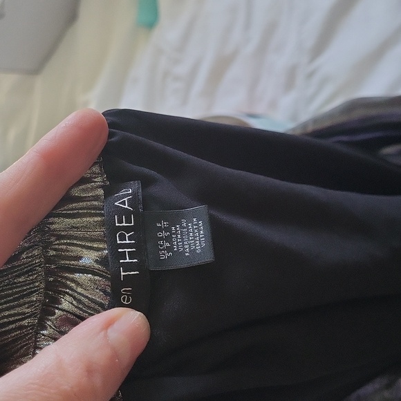 en Thread Silver Metallic Skirt - Picture 3 of 5